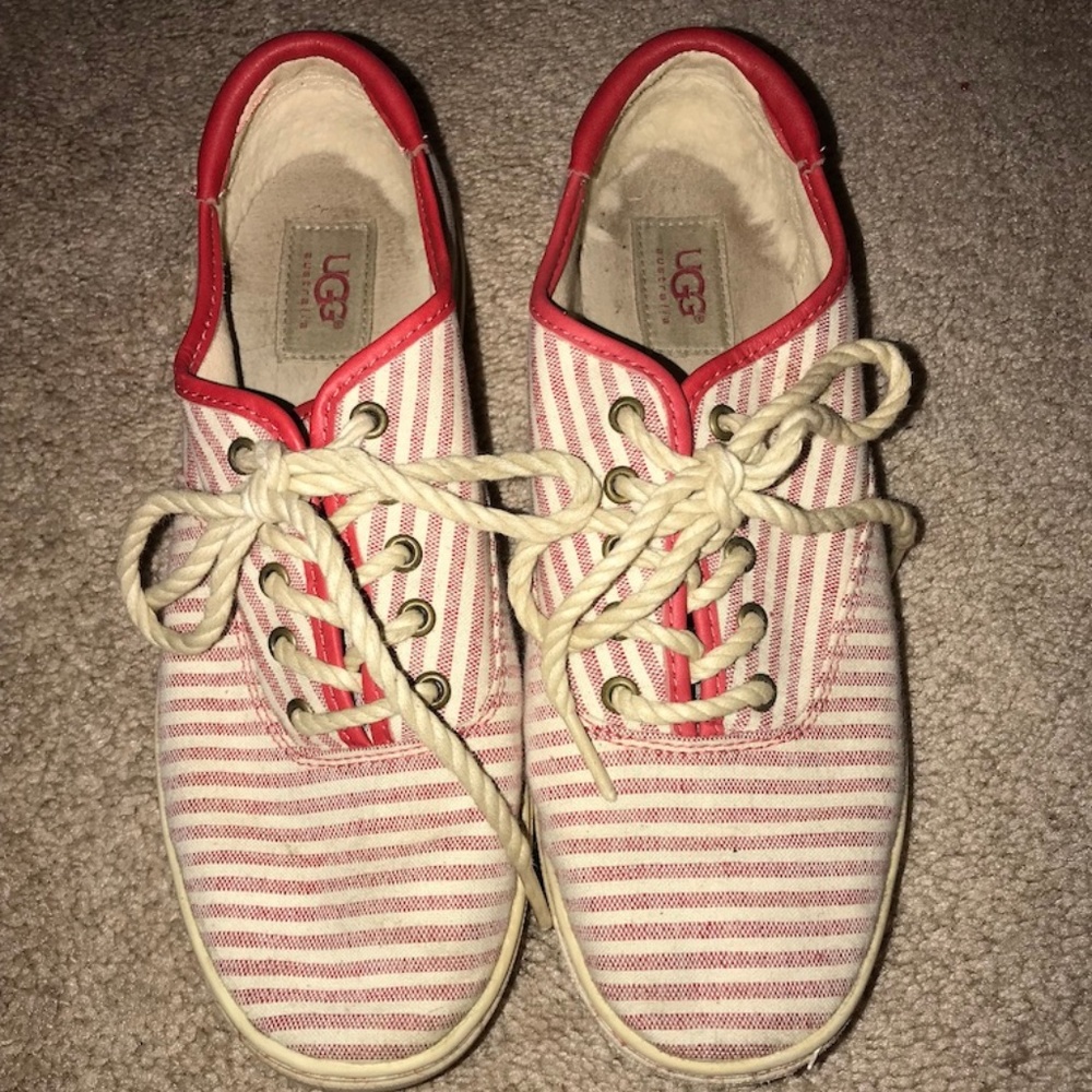 Red striped fashion sneakers
